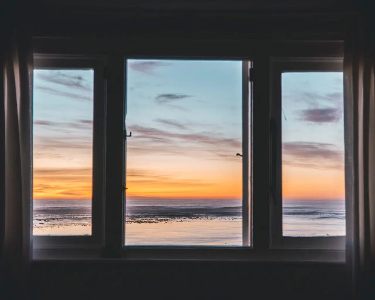 Polerowanie szyb okiennych – czy da się naprawić szybę w oknie? 1