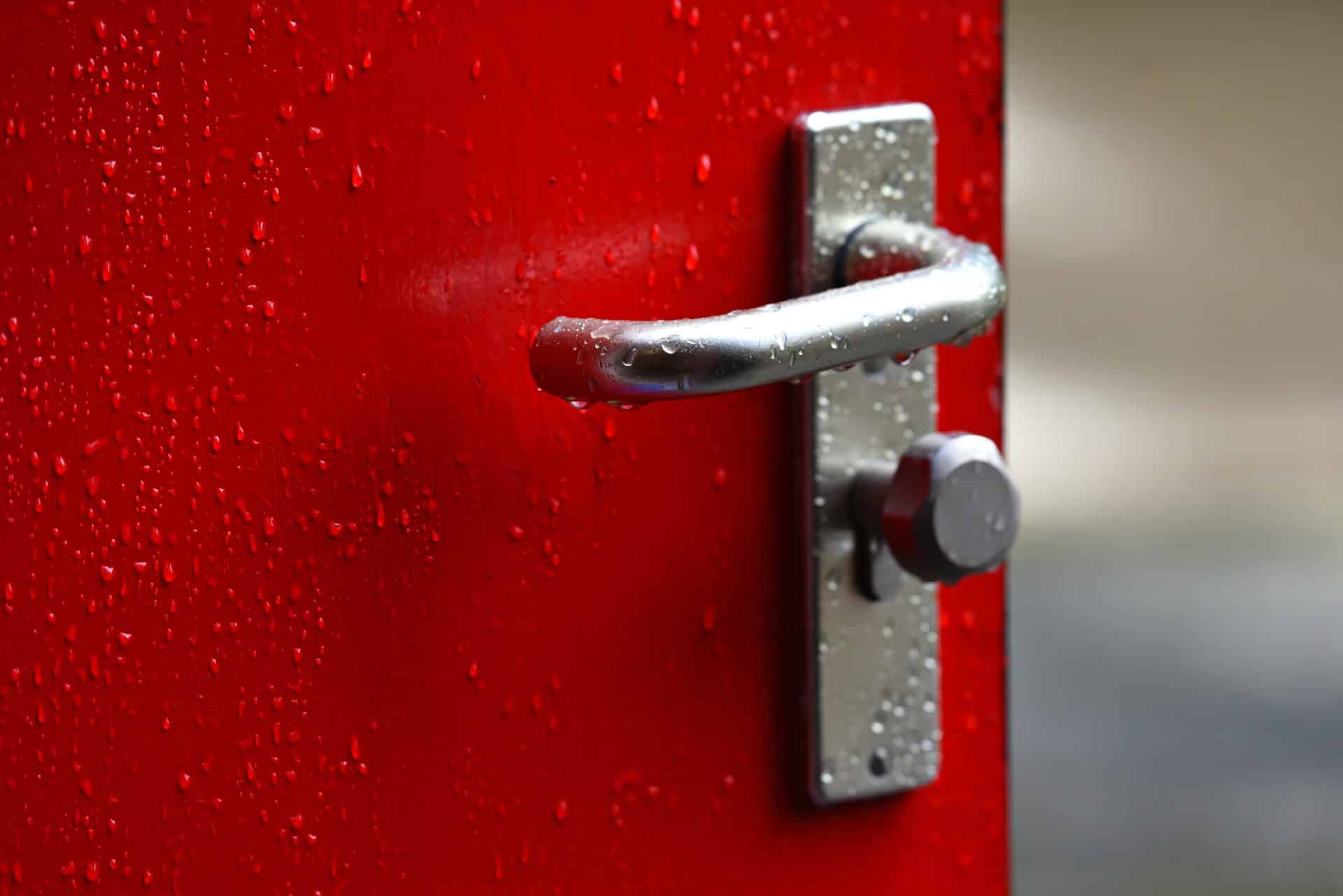 Klamki do drzwi zewnętrznych i wewnętrznych – jakie wybrać i co powinieneś o nich wiedzieć? 1