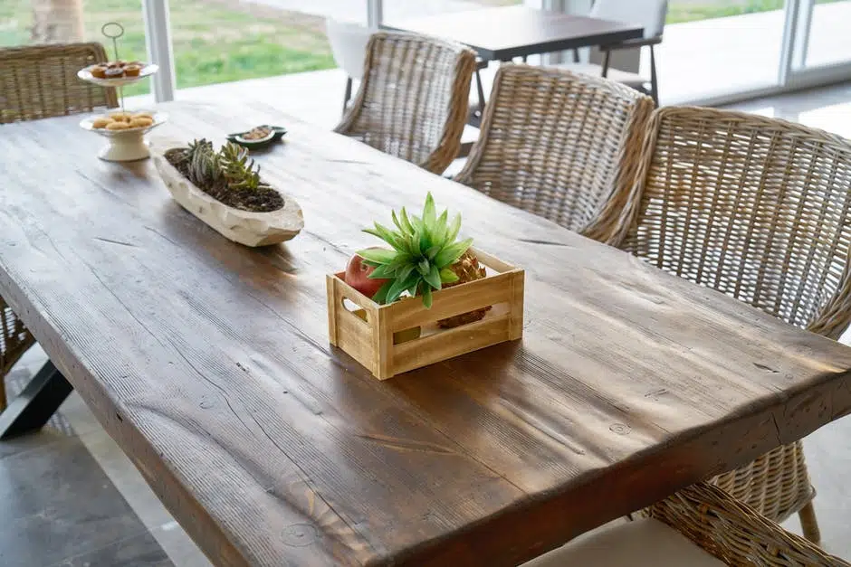 Stół z krzesłami do salonu - na co zwrócić uwagę? 1