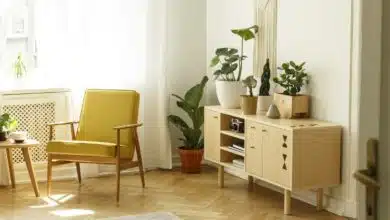 płytki w jodełkę w salonie