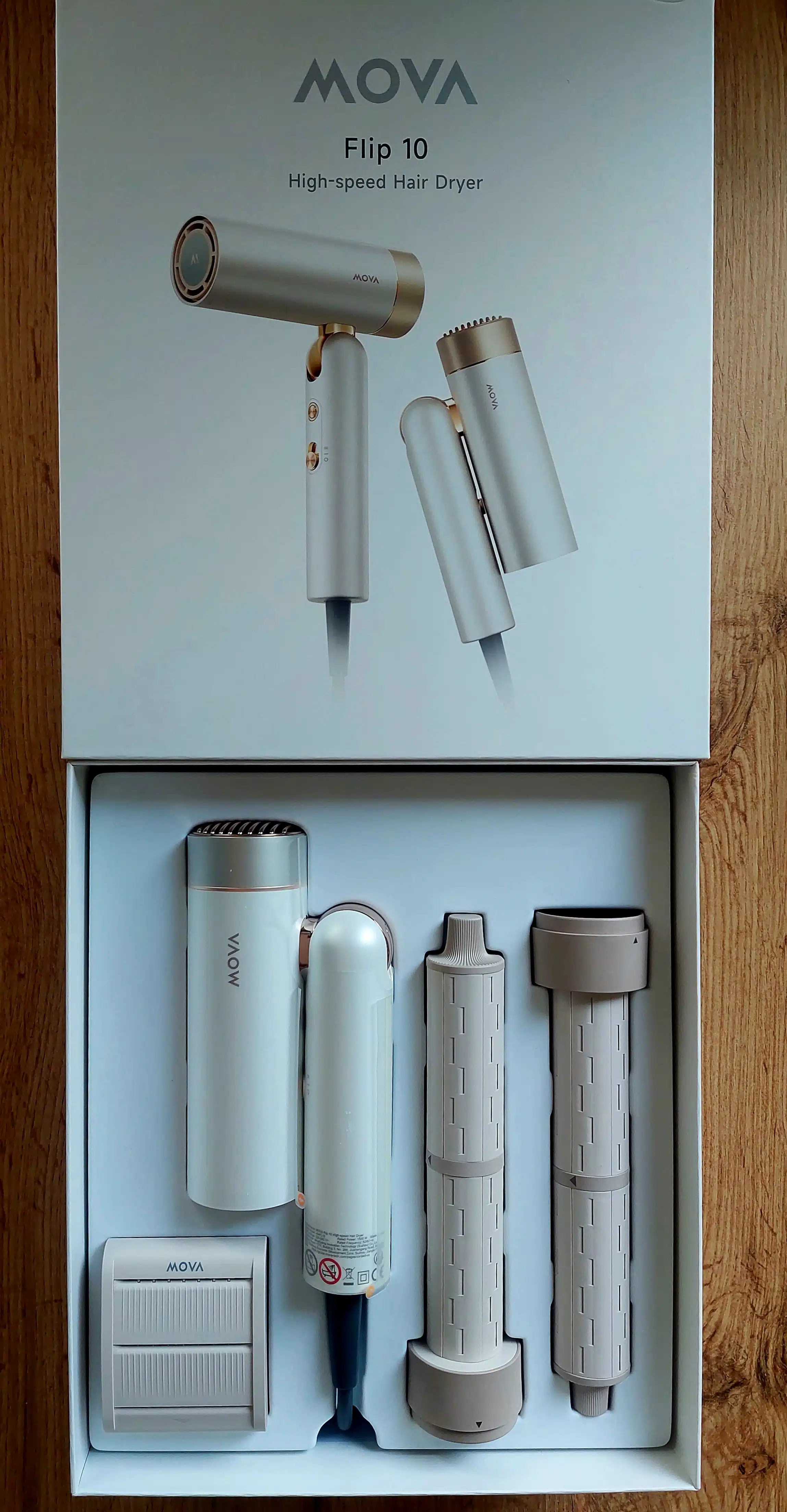 Jak stałam się fryzjerką we własnym domu? Recenzja suszarki MOVA Flip 10 2 suszarka MOVA Flip 10